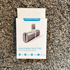 Lightning splitter for iPhone